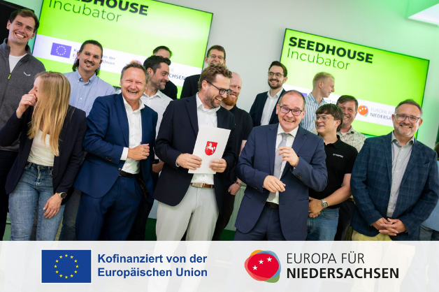 Seedhouse: Minister Tonne übergibt Förderbescheid für Hightech-Inkubator 2.0